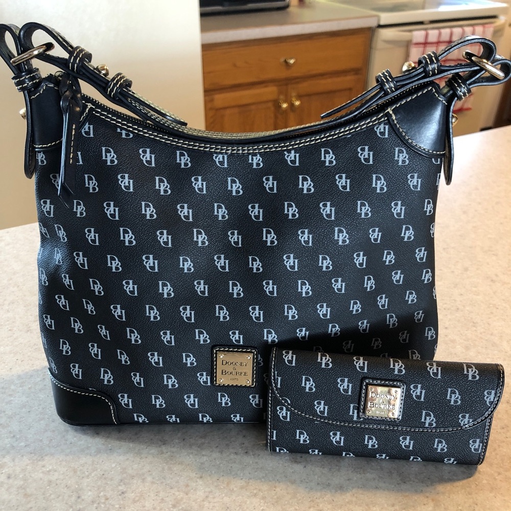 Dooney & Bourke purse WITH matching wallet!!